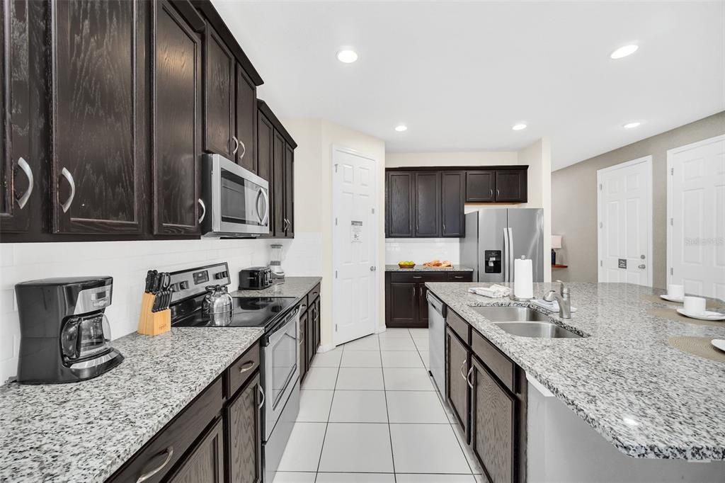 В аренду: $4,200 (7 спален, 6 ванн, 3401 Квадратных фут)
