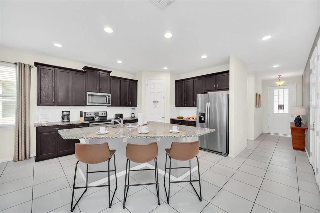 В аренду: $4,200 (7 спален, 6 ванн, 3401 Квадратных фут)