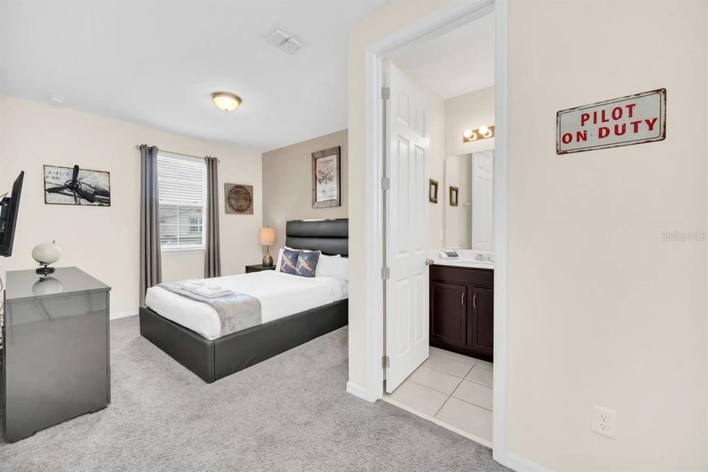 В аренду: $4,200 (7 спален, 6 ванн, 3401 Квадратных фут)