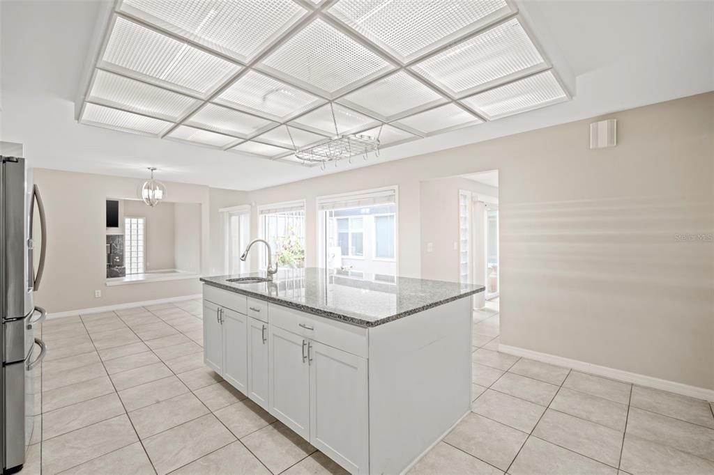 En Venta: $777,000 (4 camas, 3 baños, 4043 Pies cuadrados)