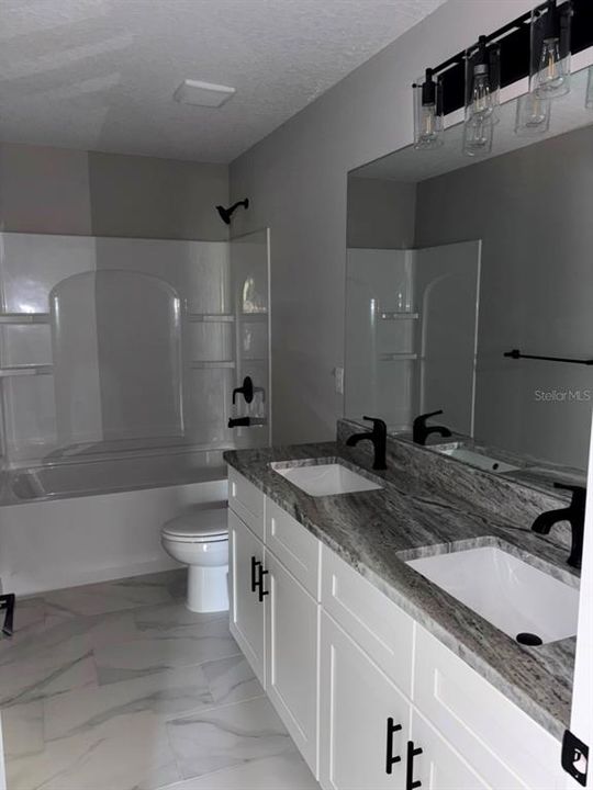 Activo con contrato: $274,900 (3 camas, 2 baños, 1662 Pies cuadrados)