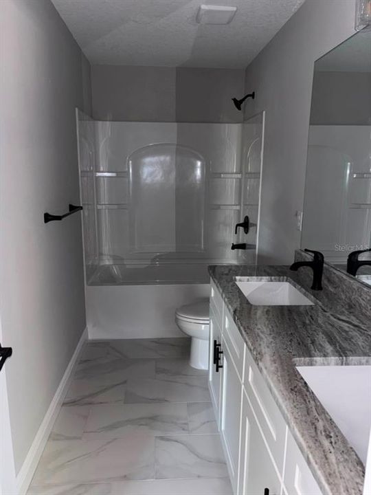 Activo con contrato: $274,900 (3 camas, 2 baños, 1662 Pies cuadrados)