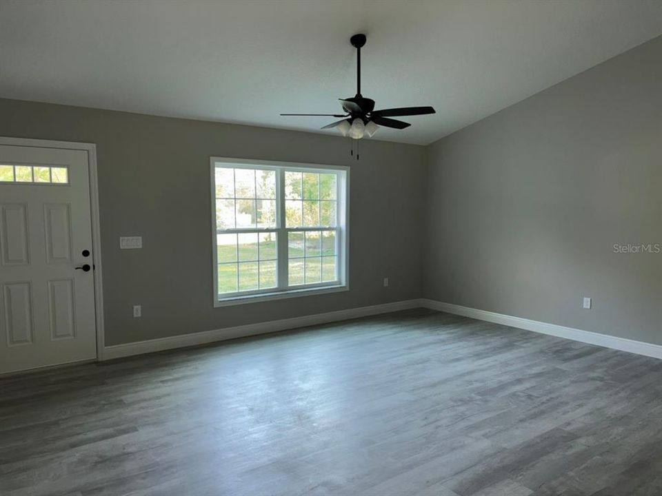Activo con contrato: $274,900 (3 camas, 2 baños, 1662 Pies cuadrados)