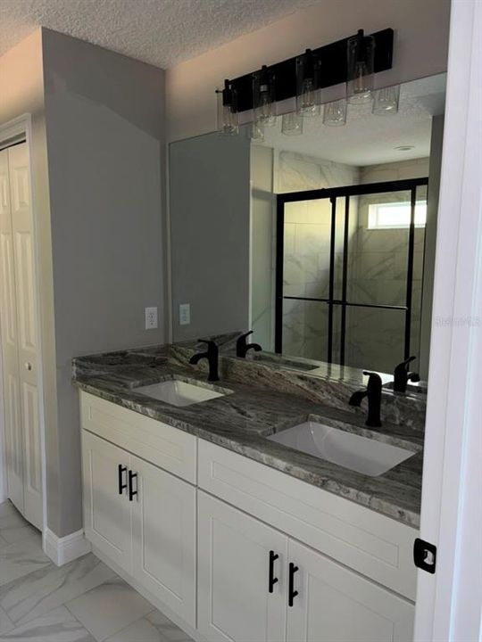 Activo con contrato: $274,900 (3 camas, 2 baños, 1662 Pies cuadrados)