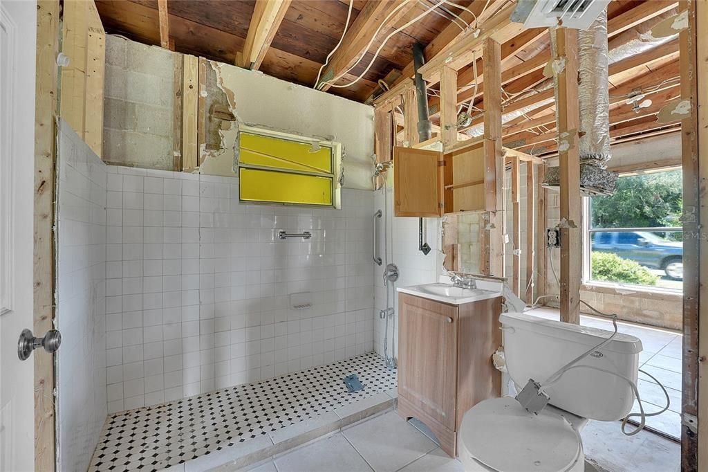 For Sale: $194,500 (3 beds, 1 baths, 1090 Square Feet)