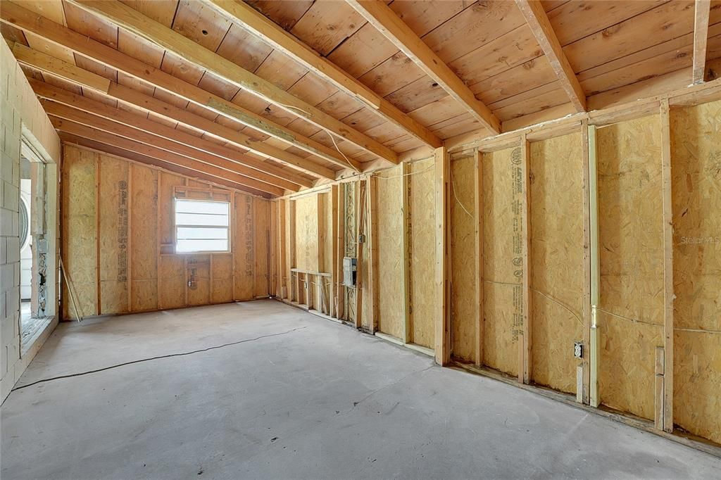 For Sale: $194,500 (3 beds, 1 baths, 1090 Square Feet)