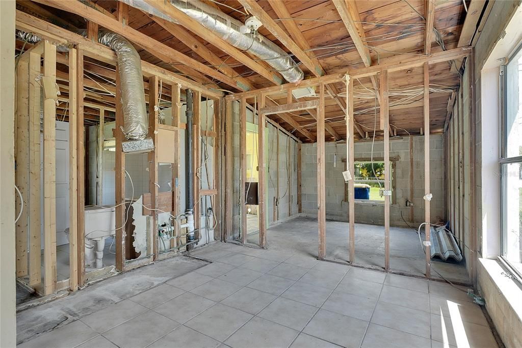 For Sale: $194,500 (3 beds, 1 baths, 1090 Square Feet)