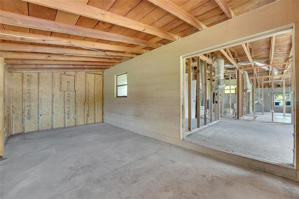 For Sale: $194,500 (3 beds, 1 baths, 1090 Square Feet)