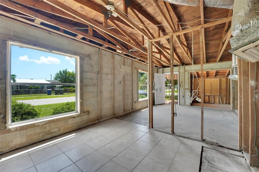 For Sale: $194,500 (3 beds, 1 baths, 1090 Square Feet)