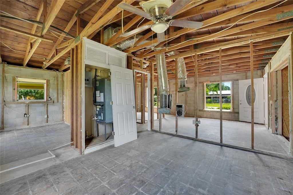 For Sale: $194,500 (3 beds, 1 baths, 1090 Square Feet)