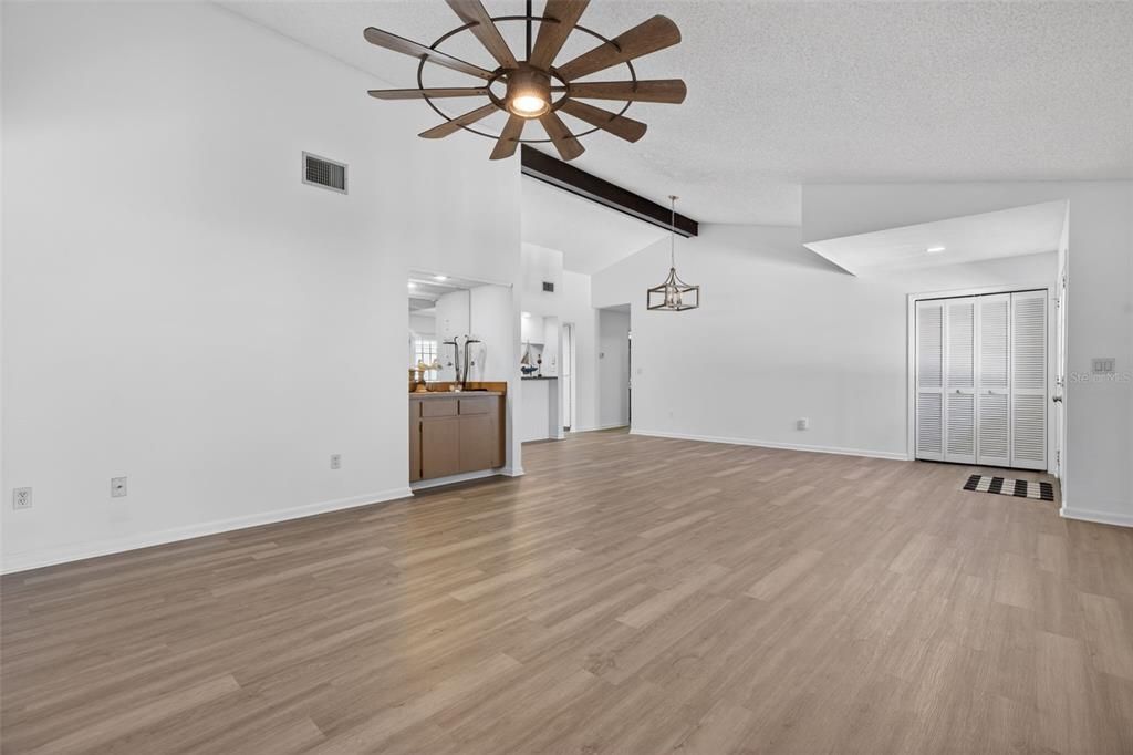 En Venta: $235,900 (2 camas, 2 baños, 1436 Pies cuadrados)
