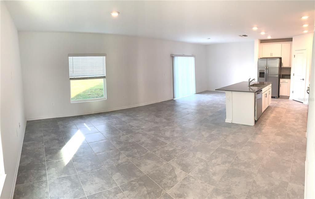 Activo con contrato: $2,700 (4 camas, 2 baños, 1879 Pies cuadrados)