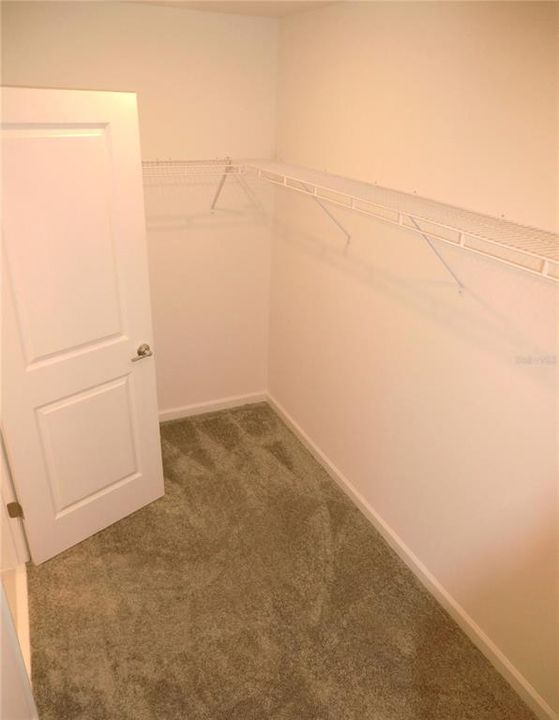 Activo con contrato: $2,700 (4 camas, 2 baños, 1879 Pies cuadrados)