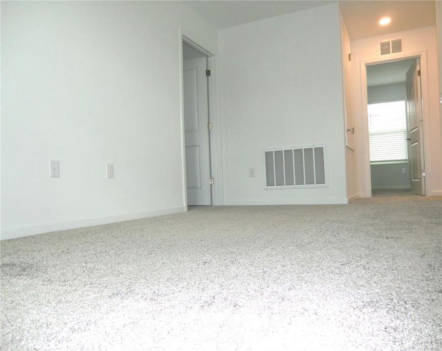 Activo con contrato: $2,700 (4 camas, 2 baños, 1879 Pies cuadrados)
