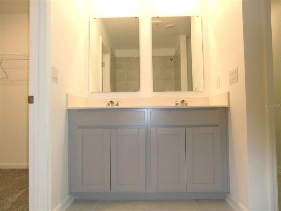 Activo con contrato: $2,700 (4 camas, 2 baños, 1879 Pies cuadrados)