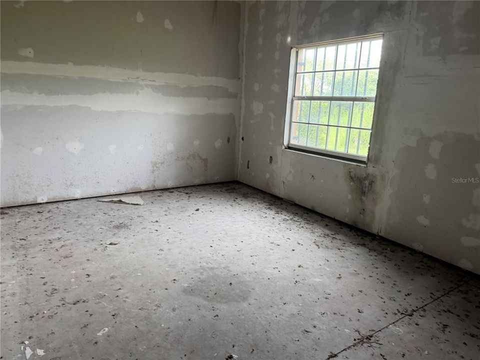 На продажу: $1,380,000 (12.60 acres)