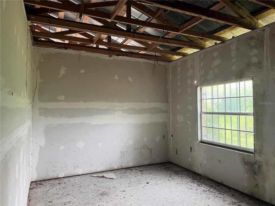 На продажу: $1,380,000 (12.60 acres)