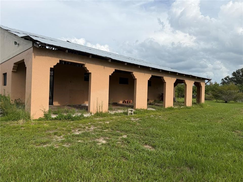 На продажу: $1,380,000 (12.60 acres)