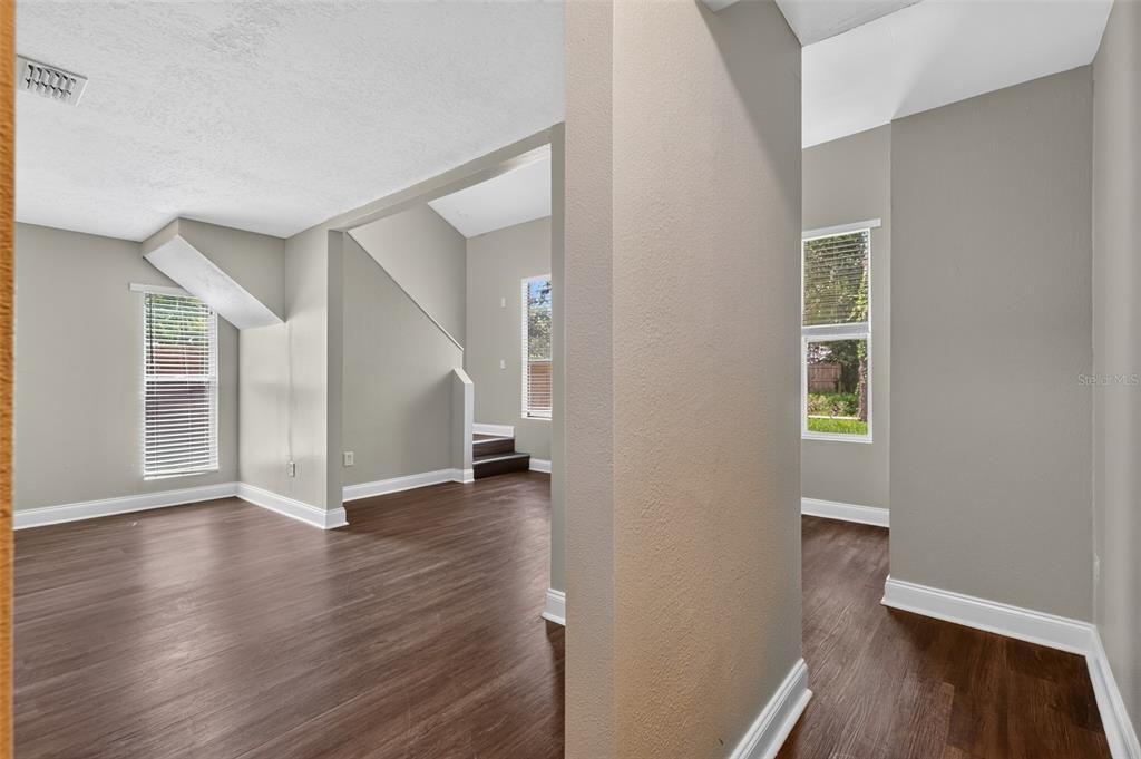 На продажу: $299,900 (2 спален, 2 ванн, 1464 Квадратных фут)