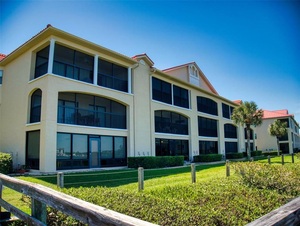 For Rent: $2,800 (2 beds, 2 baths, 1068 Square Feet)