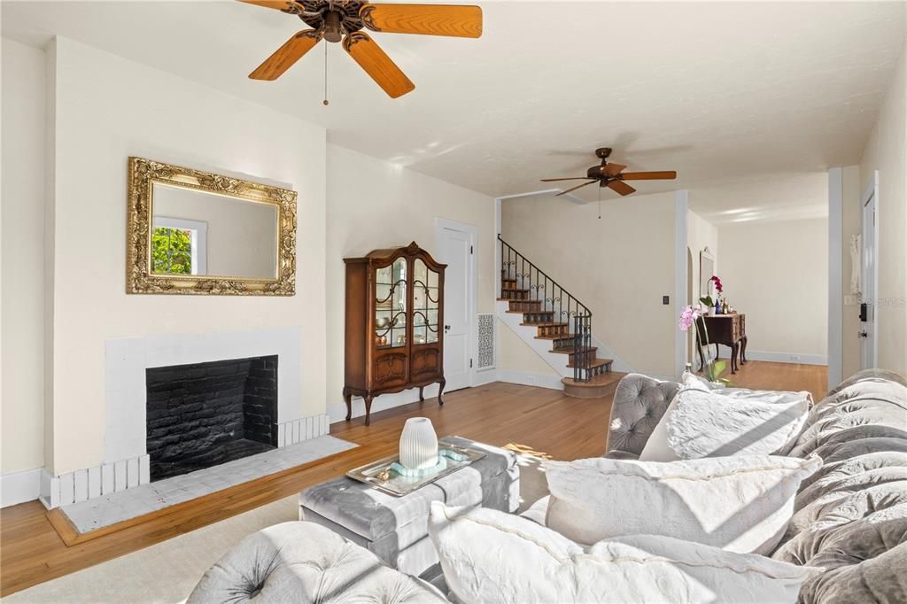На продажу: $1,300,000 (3 спален, 2 ванн, 2320 Квадратных фут)