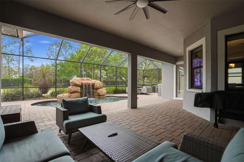 Activo con contrato: $749,900 (5 camas, 5 baños, 3802 Pies cuadrados)