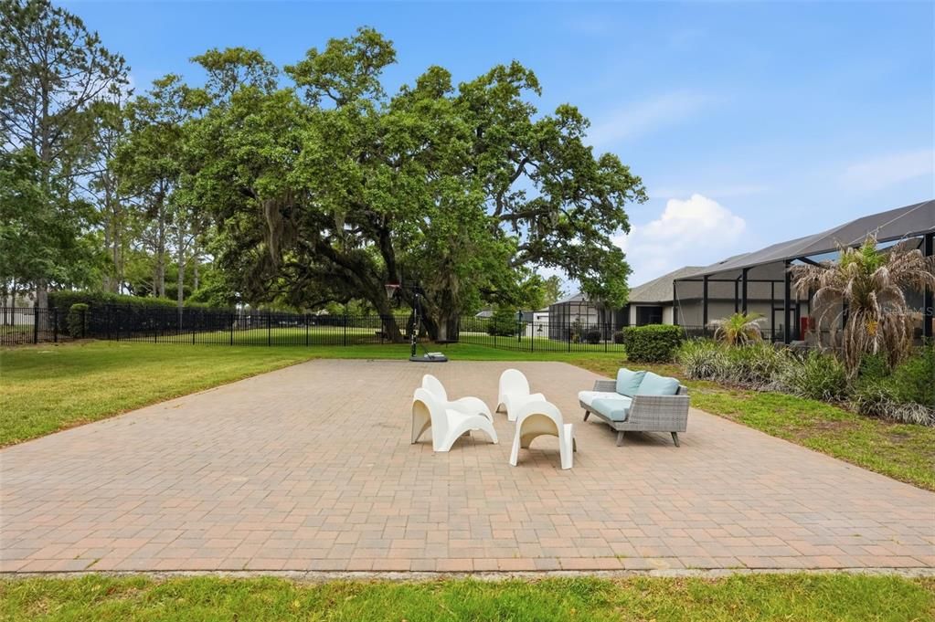 Activo con contrato: $749,900 (5 camas, 5 baños, 3802 Pies cuadrados)