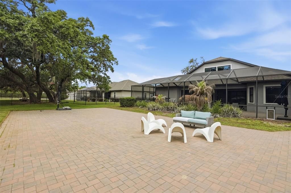 Activo con contrato: $749,900 (5 camas, 5 baños, 3802 Pies cuadrados)