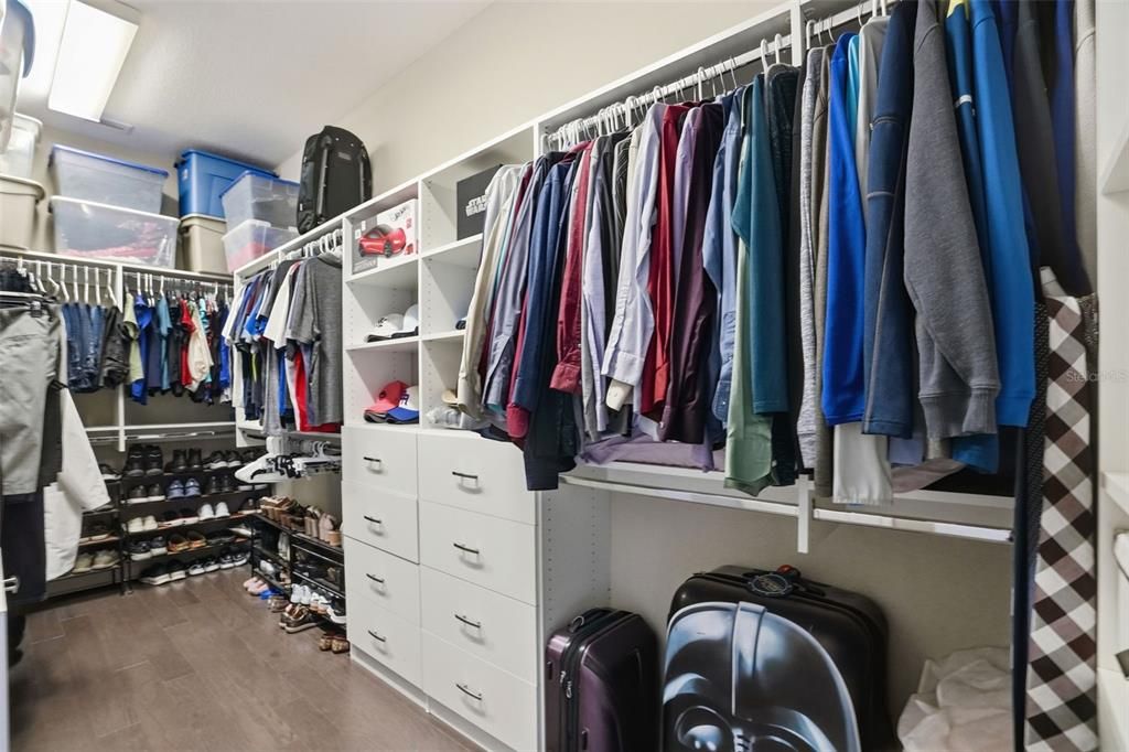 Activo con contrato: $749,900 (5 camas, 5 baños, 3802 Pies cuadrados)