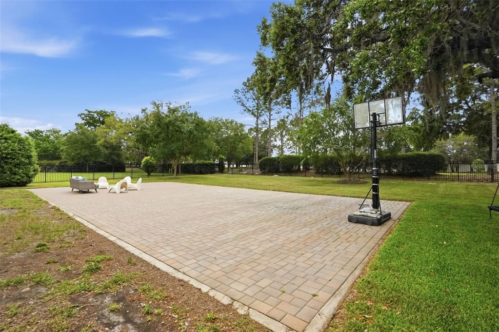 Activo con contrato: $749,900 (5 camas, 5 baños, 3802 Pies cuadrados)
