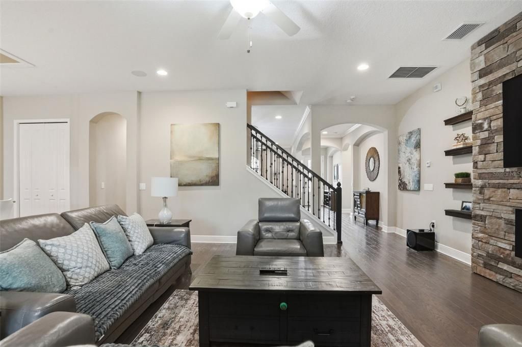 Activo con contrato: $749,900 (5 camas, 5 baños, 3802 Pies cuadrados)