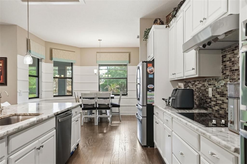 Activo con contrato: $749,900 (5 camas, 5 baños, 3802 Pies cuadrados)