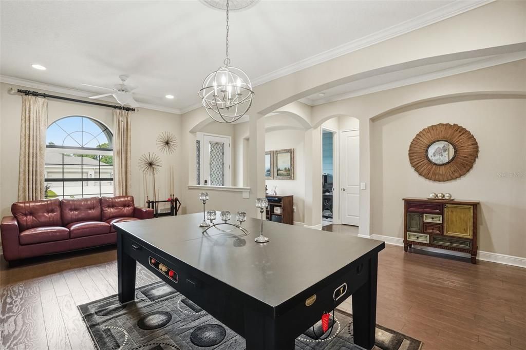 Activo con contrato: $749,900 (5 camas, 5 baños, 3802 Pies cuadrados)