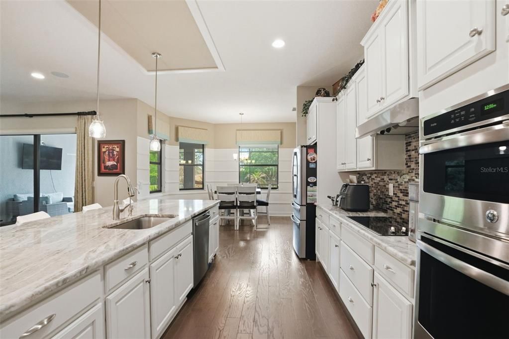 Activo con contrato: $749,900 (5 camas, 5 baños, 3802 Pies cuadrados)