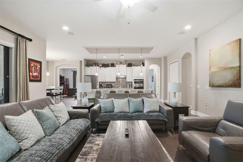 Activo con contrato: $749,900 (5 camas, 5 baños, 3802 Pies cuadrados)