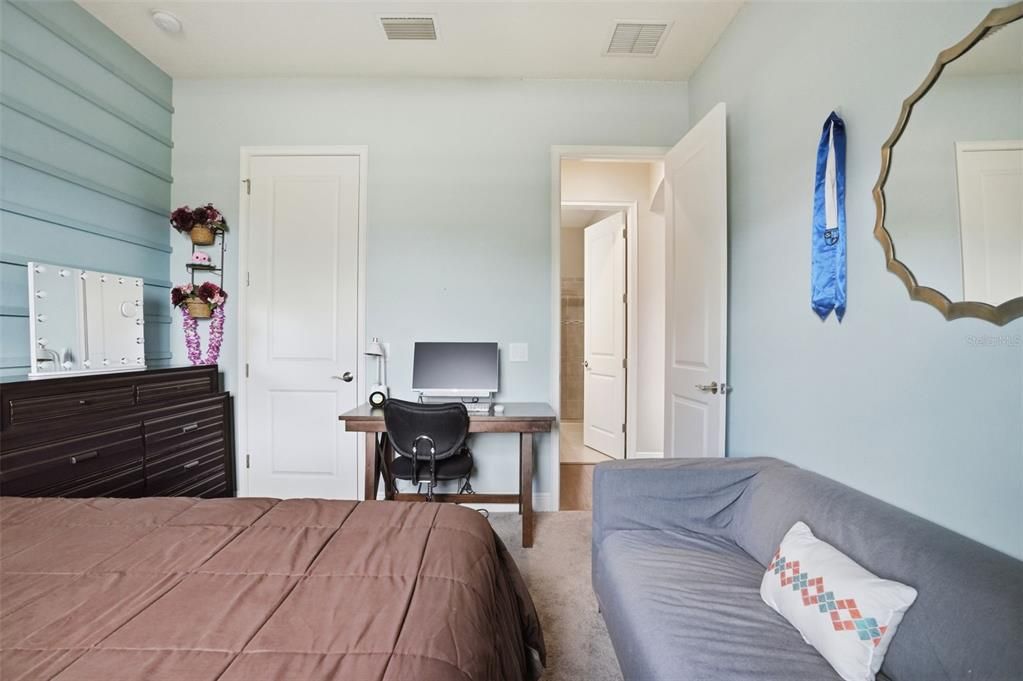 Activo con contrato: $749,900 (5 camas, 5 baños, 3802 Pies cuadrados)