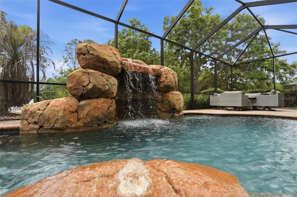 Activo con contrato: $749,900 (5 camas, 5 baños, 3802 Pies cuadrados)