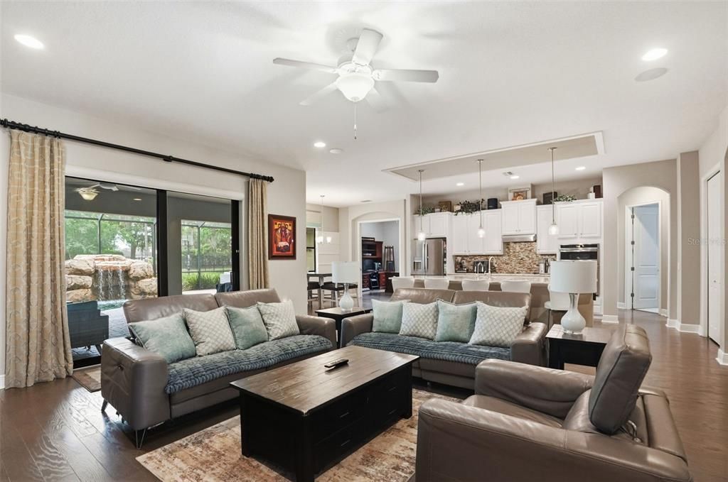Activo con contrato: $749,900 (5 camas, 5 baños, 3802 Pies cuadrados)