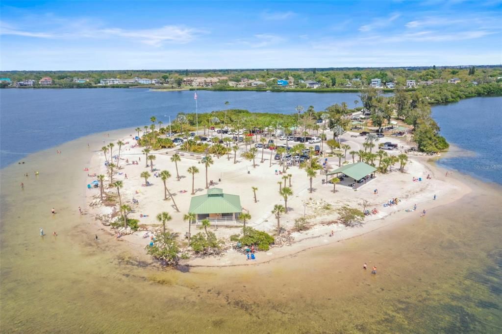 For Sale: $2,450,000 (5 beds, 4 baths, 4794 Square Feet)