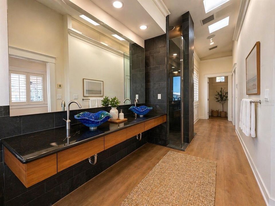 For Sale: $2,450,000 (5 beds, 4 baths, 4794 Square Feet)
