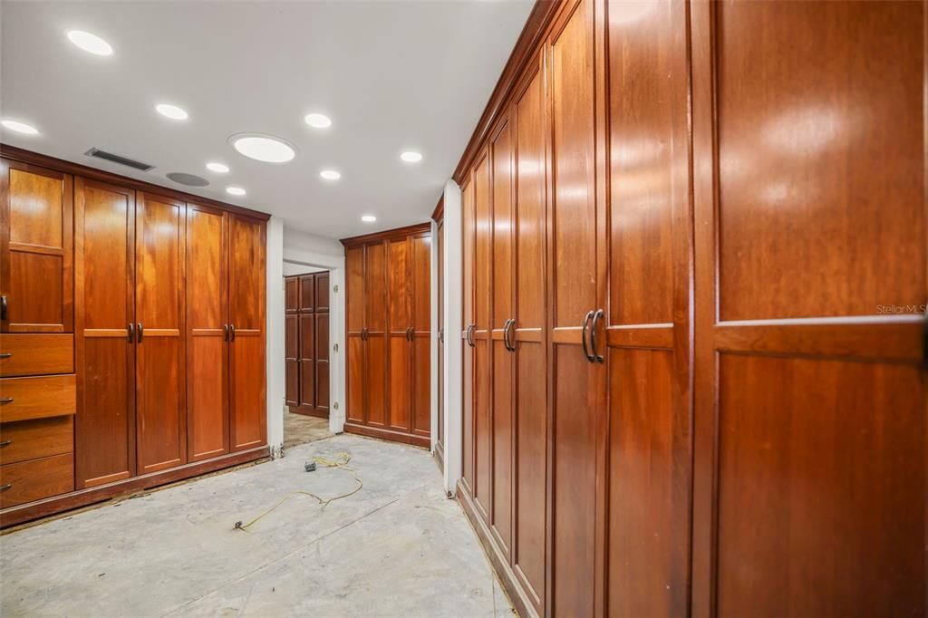 For Sale: $2,450,000 (5 beds, 4 baths, 4794 Square Feet)