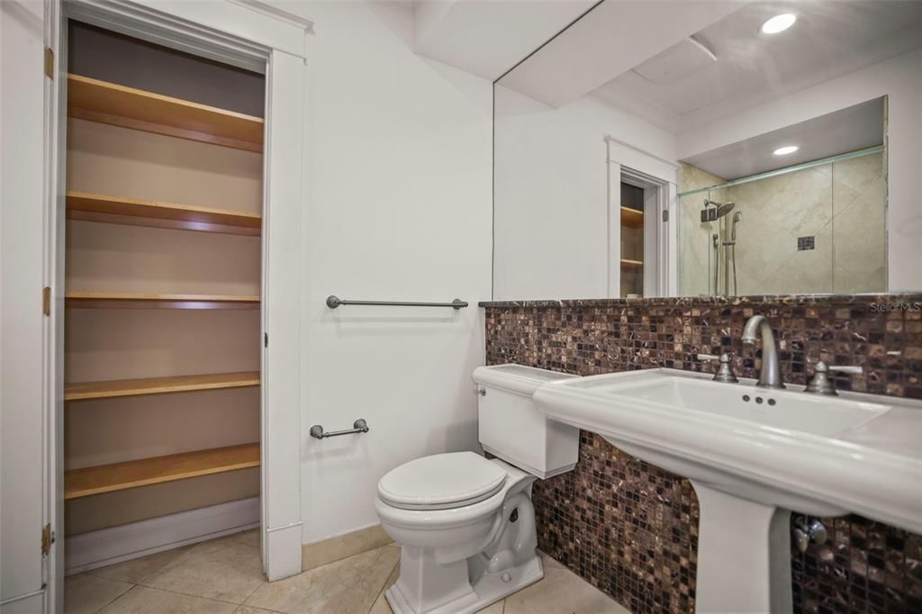For Sale: $2,450,000 (5 beds, 4 baths, 4794 Square Feet)