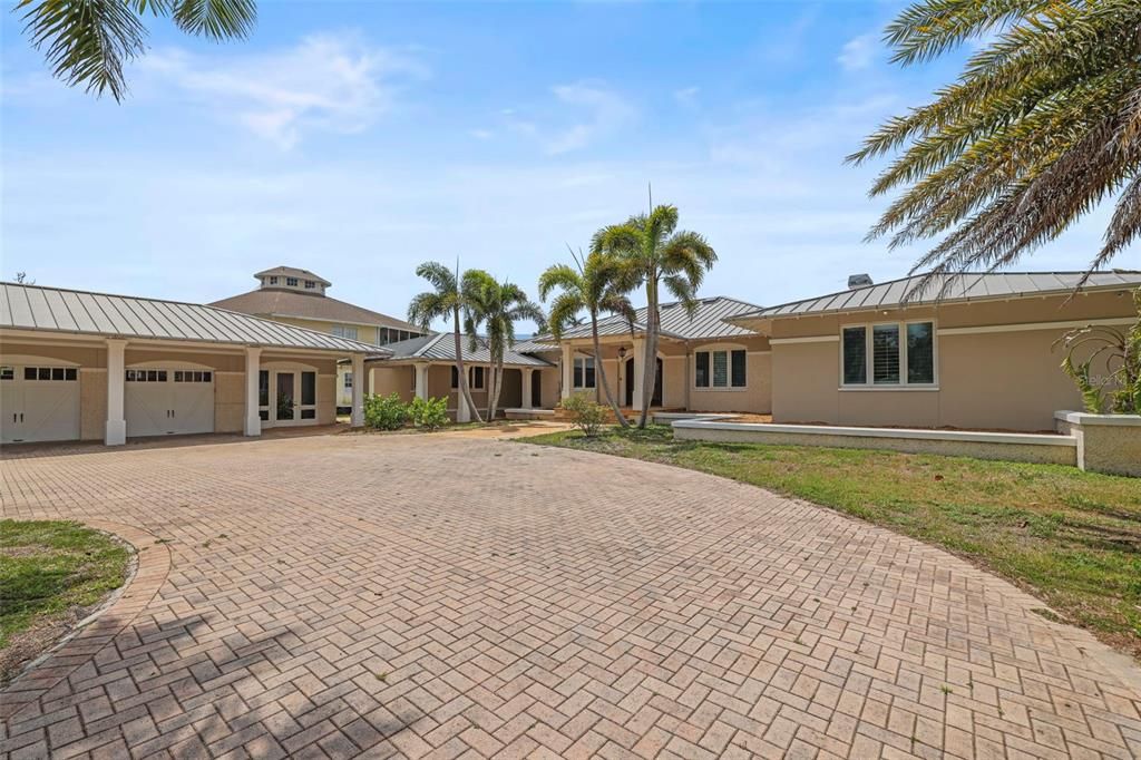 For Sale: $2,450,000 (5 beds, 4 baths, 4794 Square Feet)