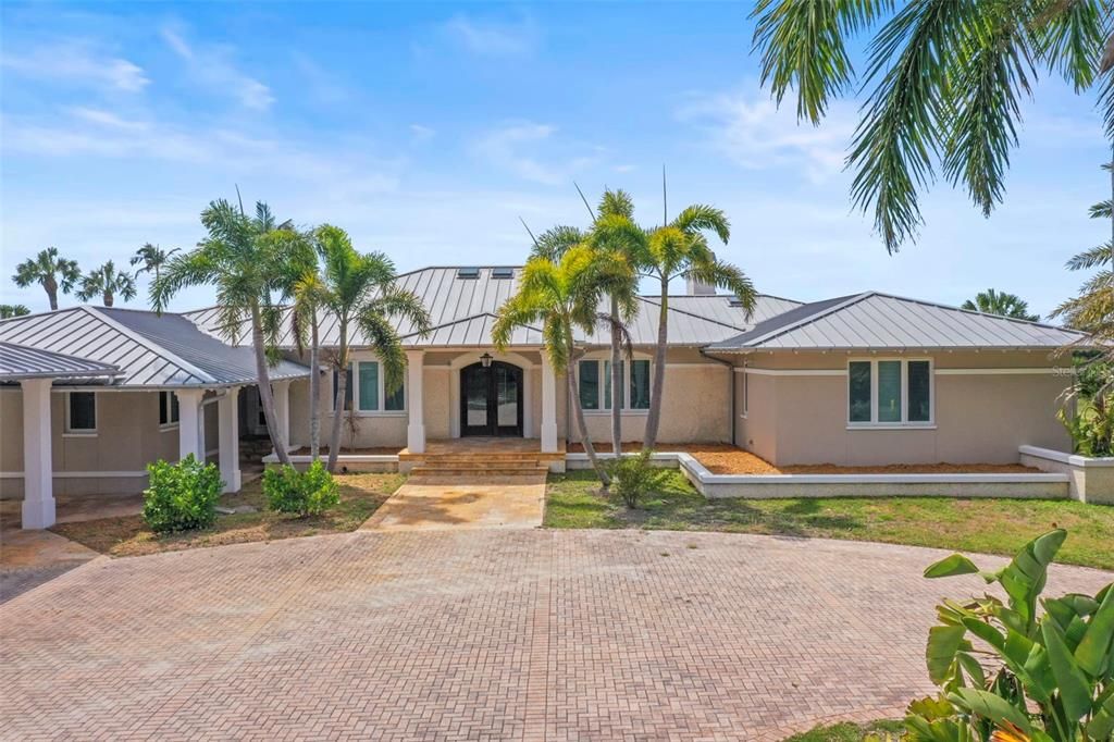 For Sale: $2,450,000 (5 beds, 4 baths, 4794 Square Feet)