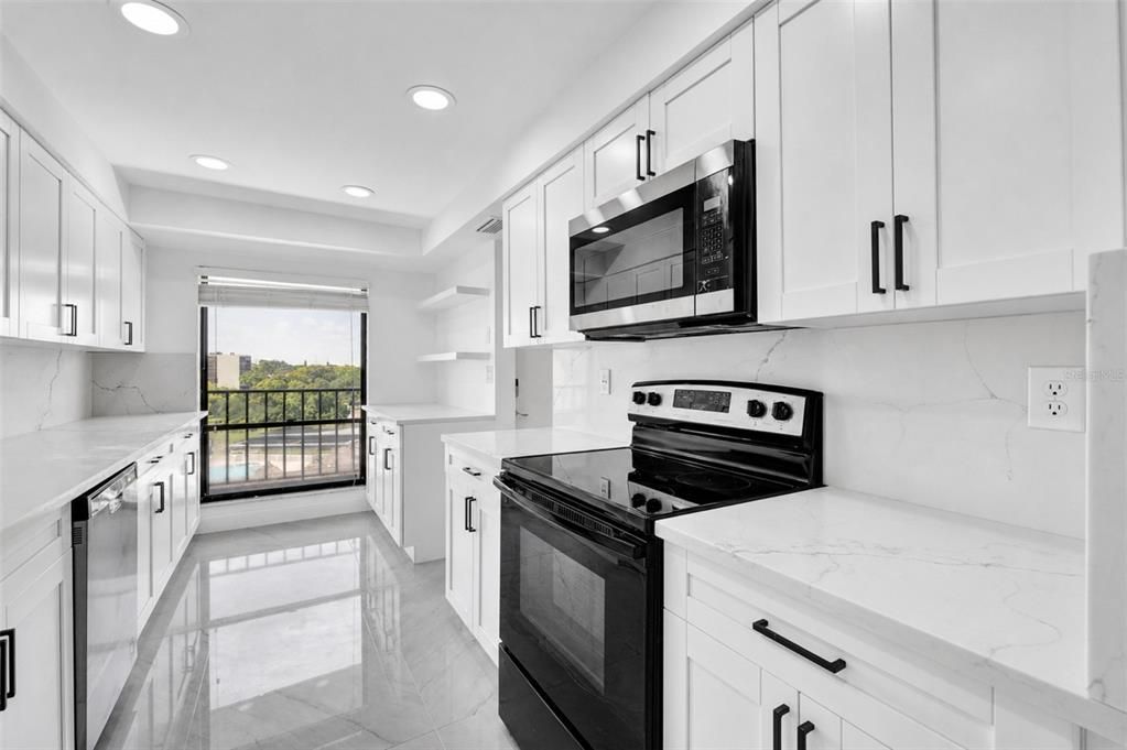 Active With Contract: $259,900 (2 beds, 2 baths, 1070 Square Feet)