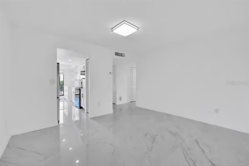 Active With Contract: $259,900 (2 beds, 2 baths, 1070 Square Feet)