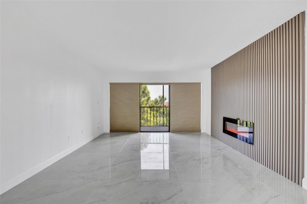 Active With Contract: $259,900 (2 beds, 2 baths, 1070 Square Feet)
