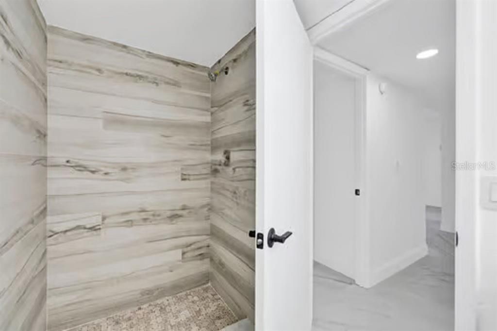Active With Contract: $259,900 (2 beds, 2 baths, 1070 Square Feet)