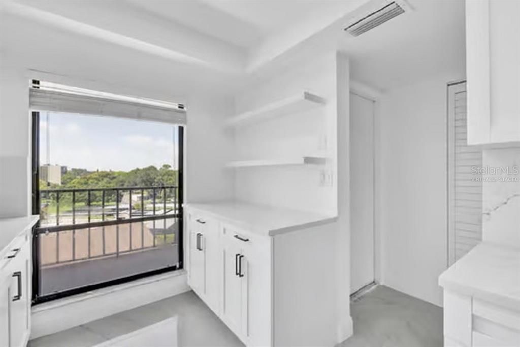 Active With Contract: $259,900 (2 beds, 2 baths, 1070 Square Feet)