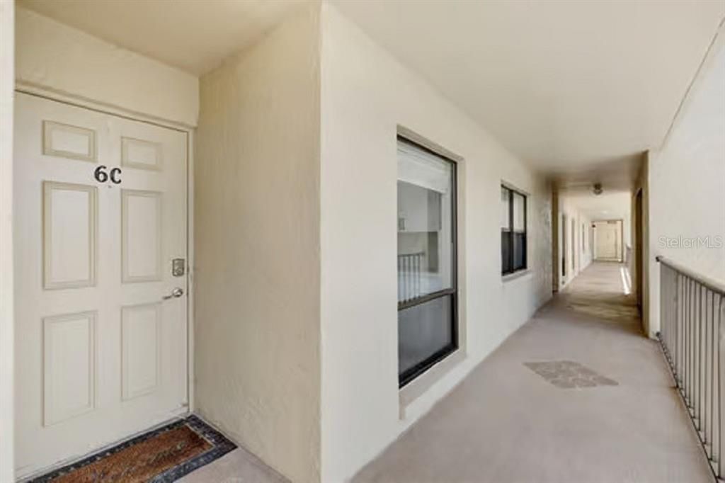 Active With Contract: $259,900 (2 beds, 2 baths, 1070 Square Feet)